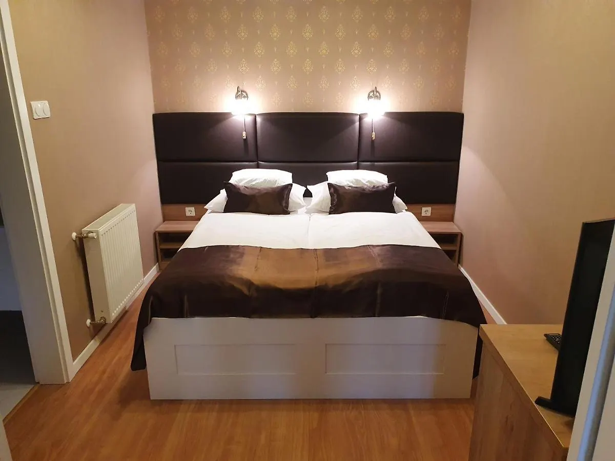 Karolyi Panzio Guest house